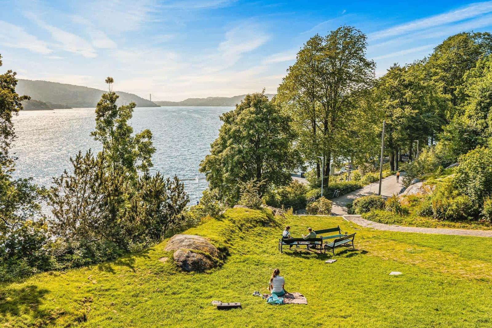 500 M Til Bryggen I Skjermet Uteplass! Берген